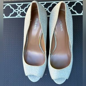 Style & Co. Brand New Silver Sandals! Size 6.